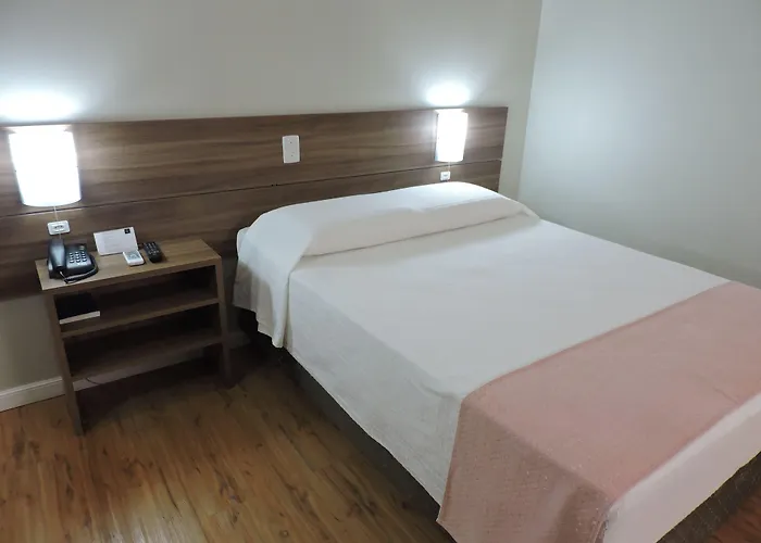 Acores Premium- 5 Minutos Do Moinhos De Vento 3* Porto Alegre